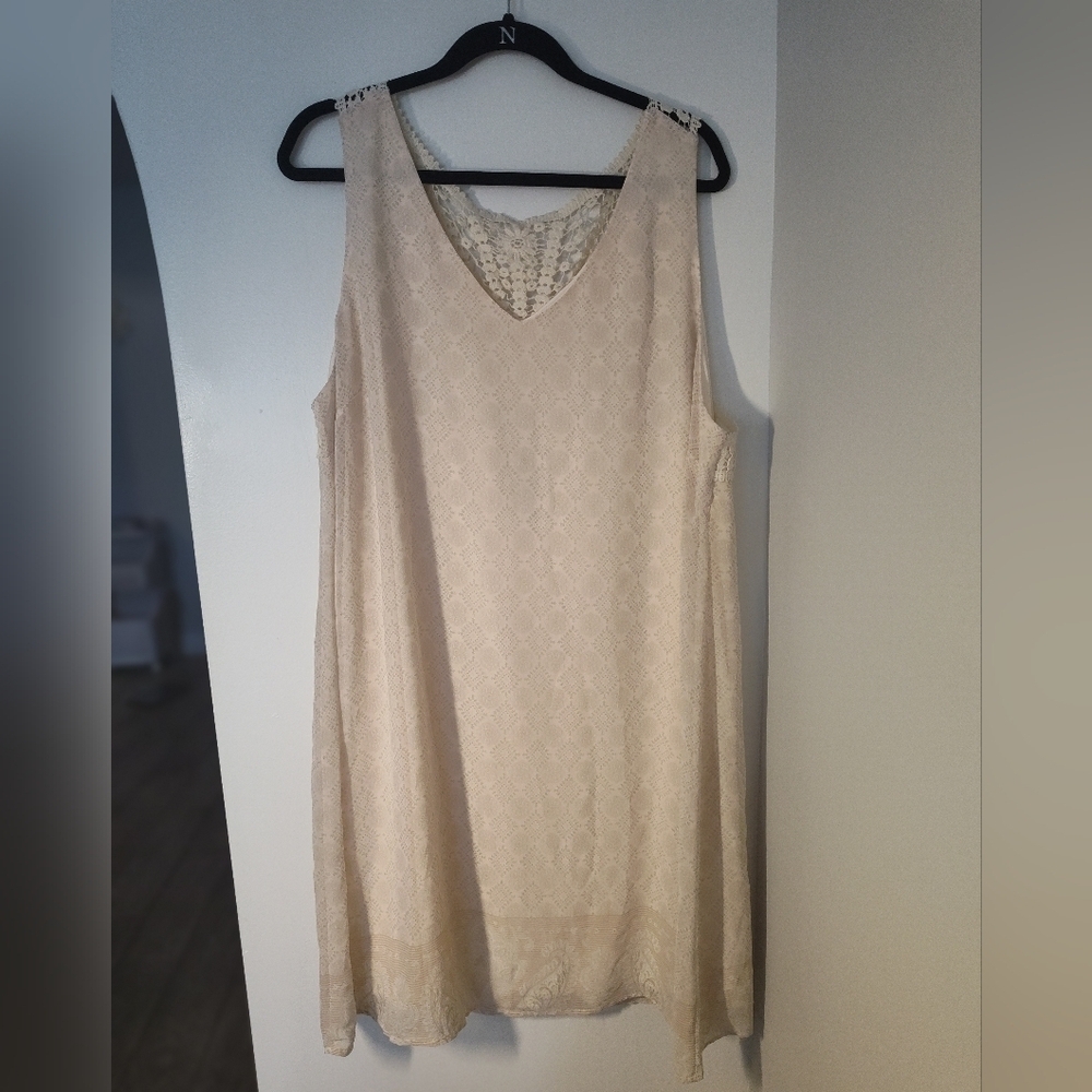 Plus Size Elegant Cream Sleeveless Dress Size 22/24w #384